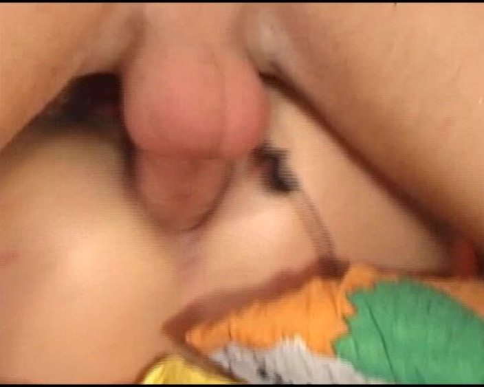 Porno kino: O curvă germană a fost futută dur în trei