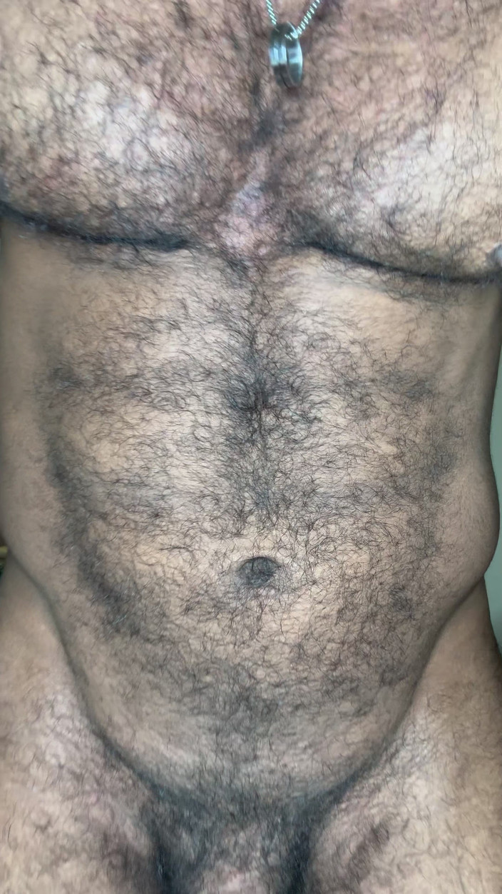 Wesley Fudedor: Fitness homem negro mostrando seus músculos e gozando