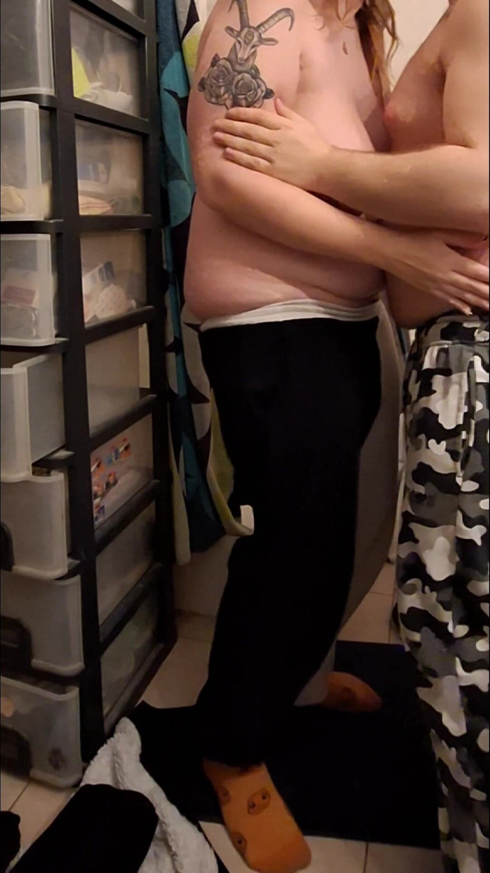 Hersecretlover: Великі цицьки розім'яли у ванній кімнаті - секс у душі