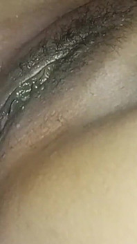 Memek tante bahenol ini dientot habis-habisan pakai dildo dan kondom sampai muncrat Tiba-tiba berhenti gara-gara ada yang mengetuk pintu