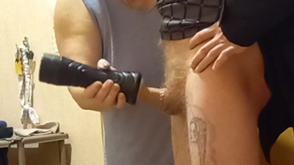 Zona901: Jerking off with a sex toy to a courier close...