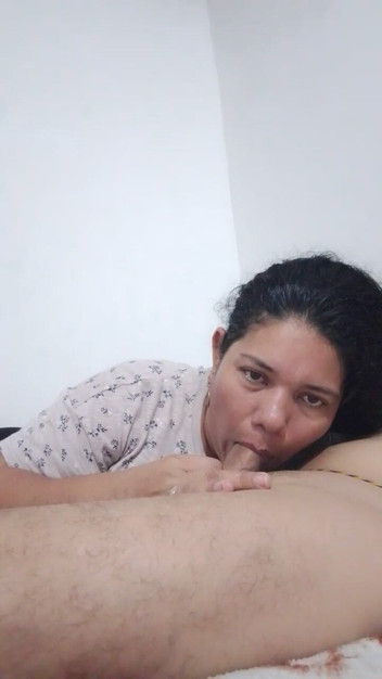 Valkyrieandluigy: Dziewczyna głębokie gardło bardzo głęboko