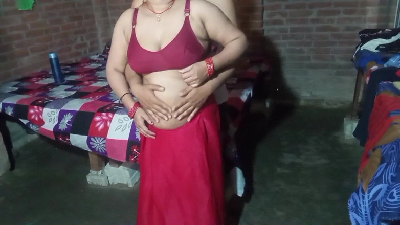 Manjushukla: Laal Sari Me Bhabhi Ji trông rất nóng bỏng và...