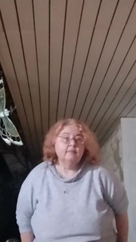 Pielęgniarka Vicki sika na bok w nocy na Patio Oh Nie