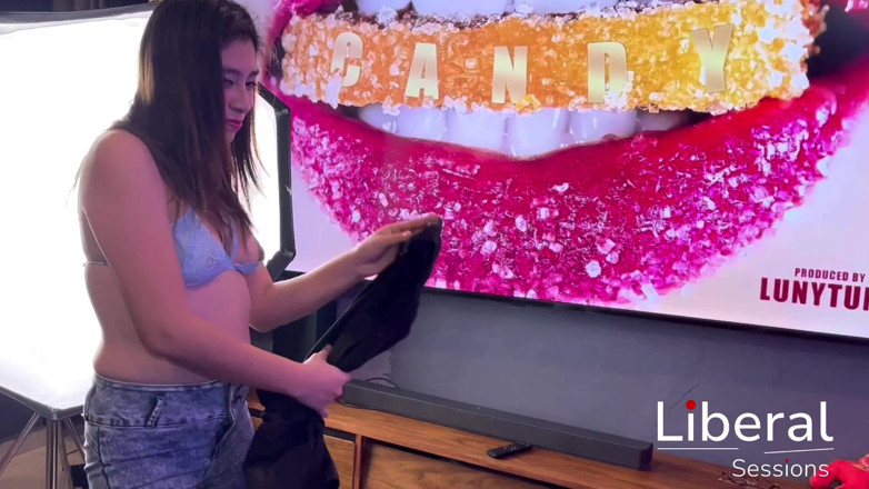 Liberal Sessions: Hotwife Delgada Es Follada En Gangbang, Su Cornudo Esta Presente