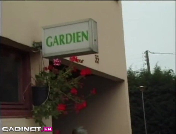Cadinot: Cadinot - guardia arrapata nel campus