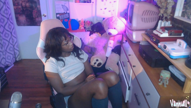 Vanniall: Big Girldick Bulge Teasing with Messy Self-facial Finish! Black Trans...