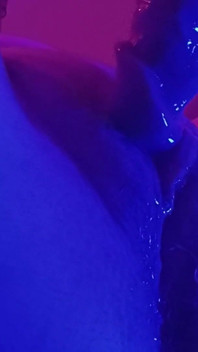 Ich komme zweimal hintereinander mit meinem großen Sperma-Dildo
