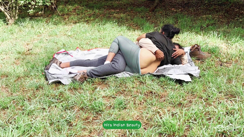 Hot 365 Entertainments: Gewaagde Indische MILF Hira: Romantiek in De Buitenlucht Met Naakte...