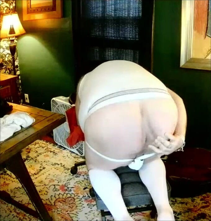 beardaddychub: Jock에서 자위하는 동안 쏘는 곰 새아빠 통통한