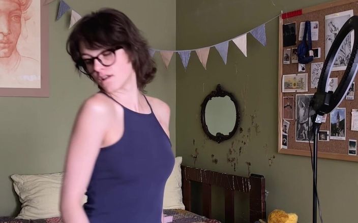Karafuto404: Striptease com dedilhado da buceta closeup