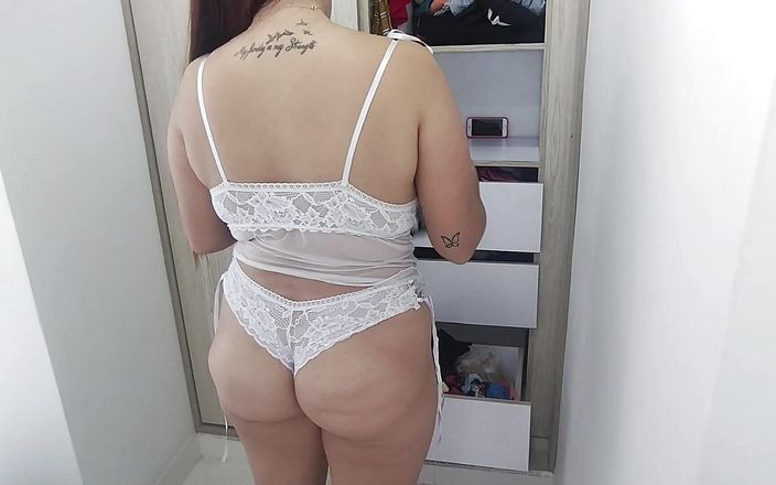 Esperanzitaluton: Mẹ kế được khắc đồ lót đã thay đồ lót khoe âm hộ