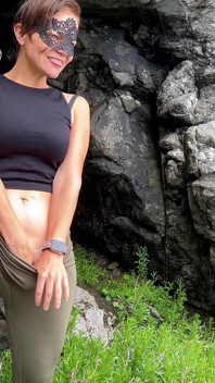 Petite Hotwife cucks man och knullas av 10 tums BBC Utanför på en klippa, MILF jävla massiv kuk