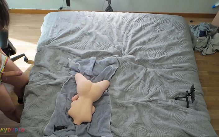 GayDuplo: Scopando una bambola del sesso in sexy slip di Orgoglio!