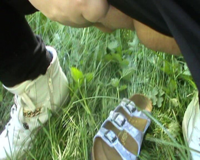 tammara big: 外での注意:靴を履いていてもおしっこをします