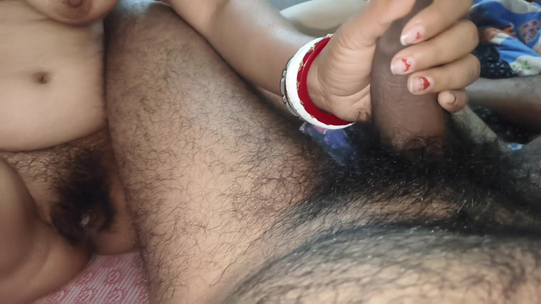 Playboy rahul: Indische sexy ehefrau trägt schwarzen bh und sperma im mund