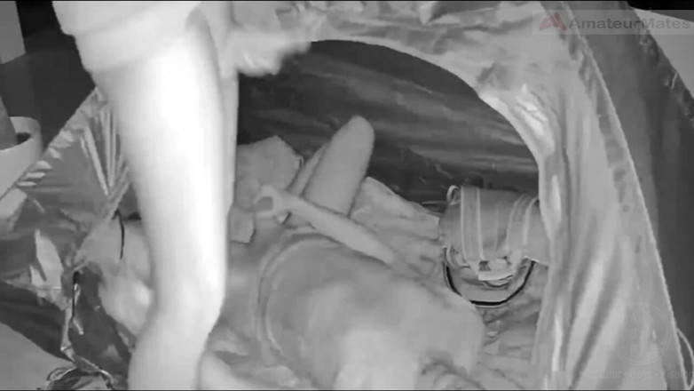 AmateurMates: ジョギング中に若いキャンパーを見つけ、彼を屈服させます