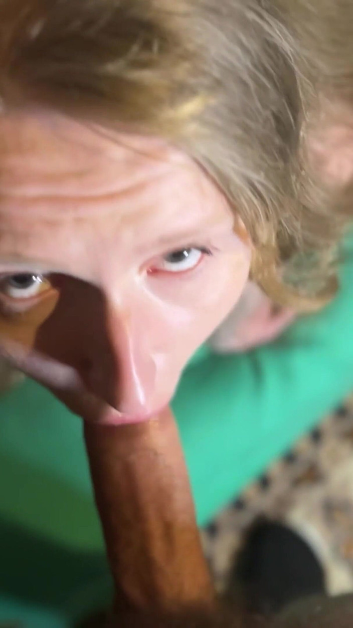 HotRedWildcat: POV Sex oralny z głębokim gardłem, uroniłem łzę, spust w ustach