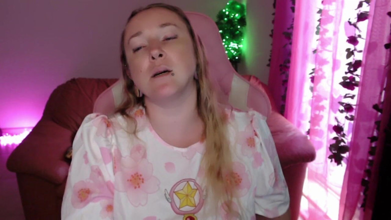 Kisicaxx: Großer schwarzer schwanz verehrt dirtytalk