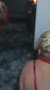 Potetovaná blondýna locs Kotě dává podlahu BJ a pak dostane krém