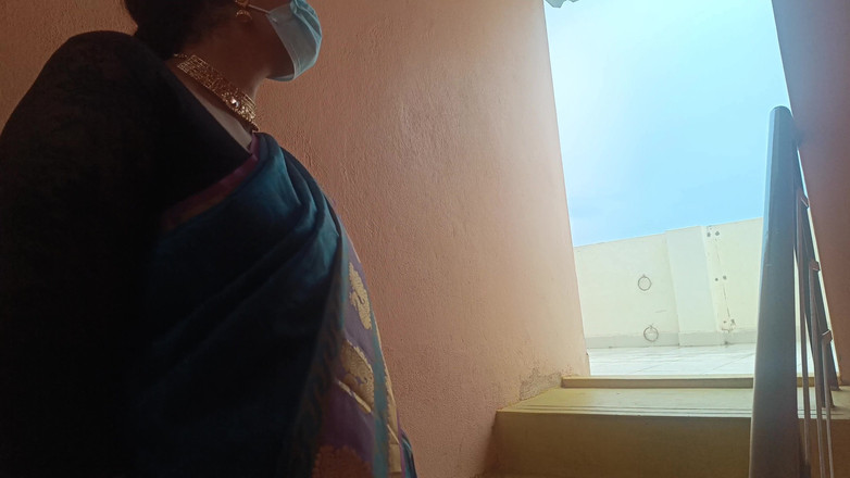 Inba: Vizinhas casadas mostrando estrutura em escadas