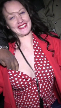 Con cu yêu con đĩ milf kitty tình yêu hút ra một số doggers hứng tình trong một bãi đậu xe