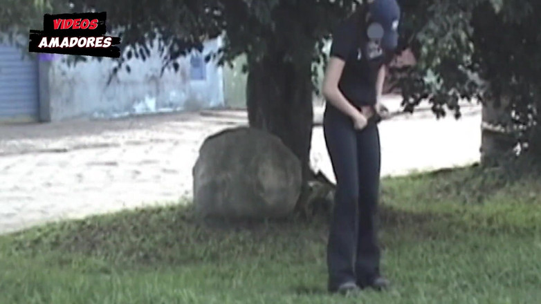 Amateurs videos: Sikanie i palenie papierosów