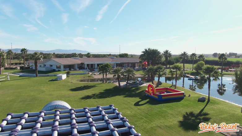 Ricky's Resort: メイジー・ザ・ゴートのエピソード