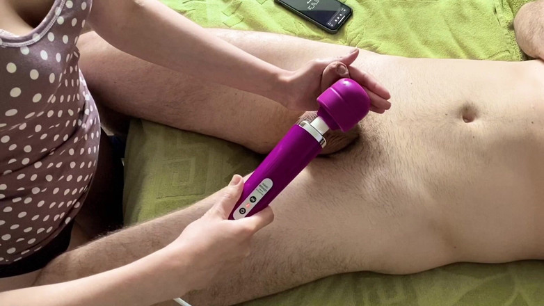 Julia-Softdome: La ragazza arriva al culmine del cazzo con un grosso...