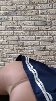 Aura heeft een ondeugende studentenmeisjesfetisj en wil geneukt