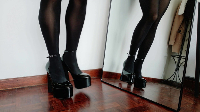 Kinky Lyrical: 어떤 발 뒤꿈치가 가장 잘 보일까요? 흑누나의 젖가먹기