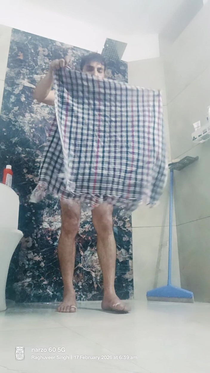 Rajasthani-old-lover: Dojrzałe Desi Mężczyzna bierze prysznic