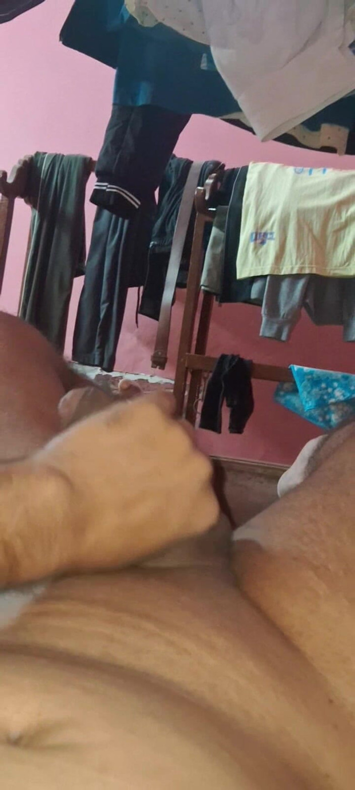 Rajveer Bhumihar: Un jeune villageois indien au corps physique fait une branlette.