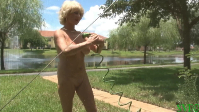 Nasty grannies: Gilf bionda Cougar Vuole vedere il cazzo duro del fratellastro