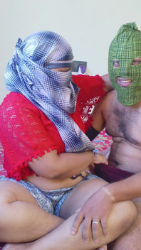 Pornô romântico apresenta casal se envolvendo em muitas preliminares, como dedilhado, lambida de buceta, chupar pau