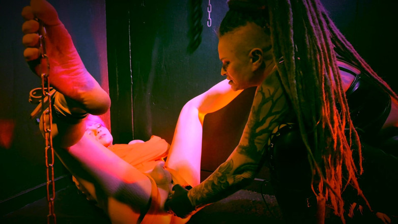 Dark Films Trans: Trans Perancis disekat keluar dalam Asylem