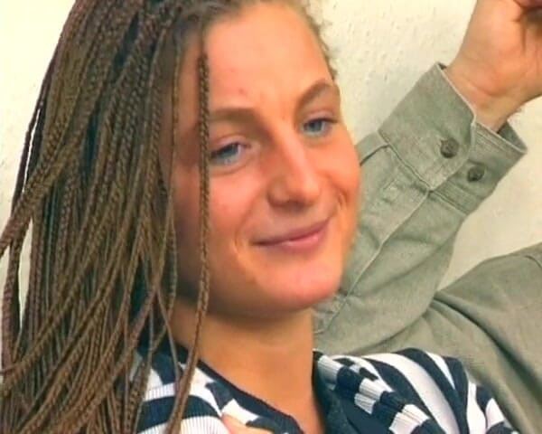 Deutsche Damen: Mükemmel esmer Alman sürtük yatakta sert sikişiyor