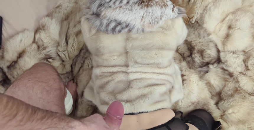 Ruda Cat: 毛皮のコート全体を熱い精液で覆いたいですか?