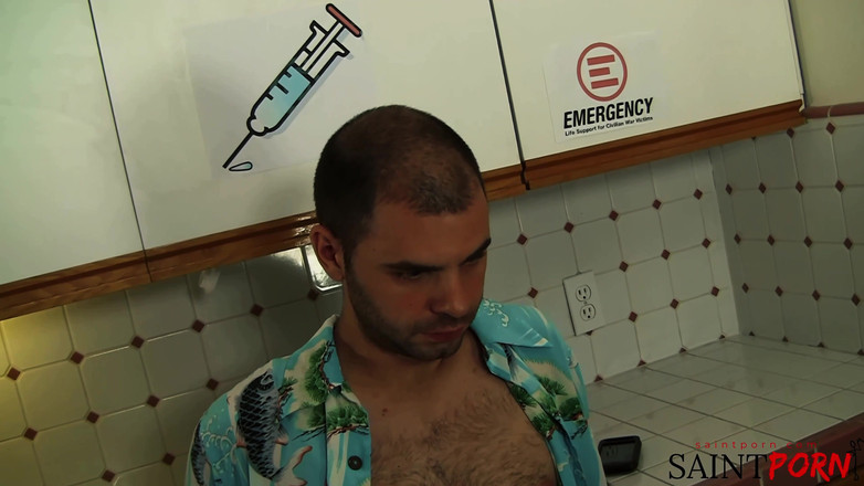 SaintPorn: Un Docteur Excité Baise Son Patient Pour L’soulager