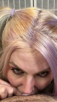 Blonde ahegao tief in den hals pOV. Hals-torte