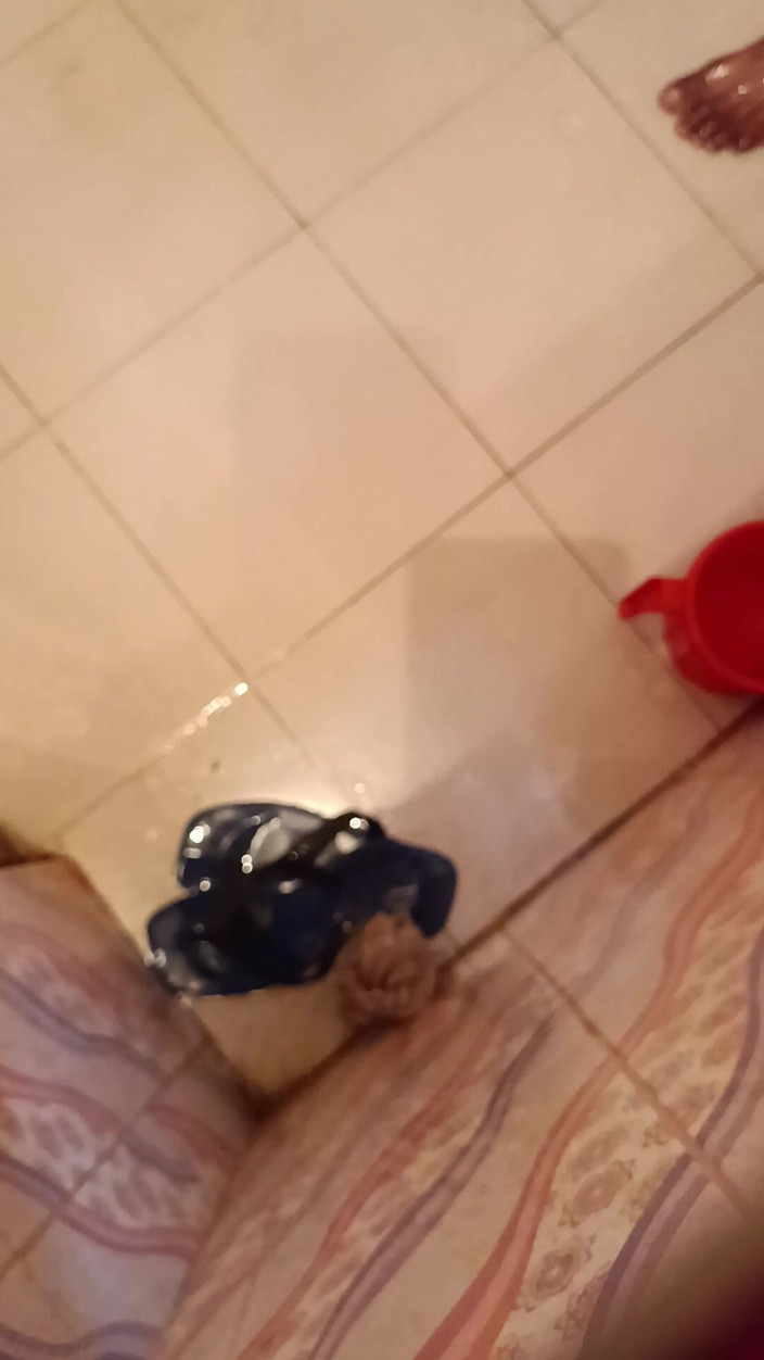 a-adix: Vydržte se v koupelně. pouze jeden muž.sexxx Video