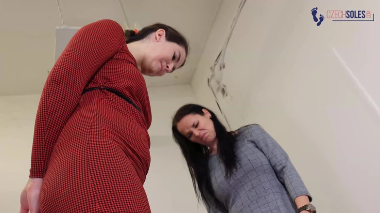 Czech Soles - foot fetish content: Kantoorvoet overheersing, in elkaar slaan en vernedering