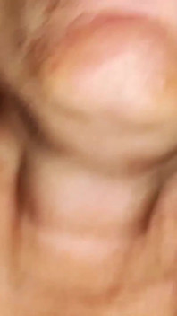 Příběh # 3. Blonďatá MILFka je ošukaná do všech děr. Chcaní do pusy a kundička, mrdka v jejím zadku.