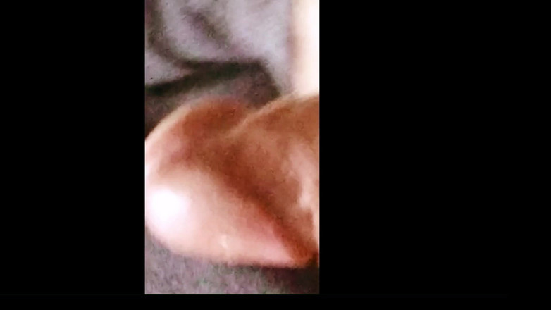 PablitaGatita: Tânăr cu penis mare se masturbează în baie!