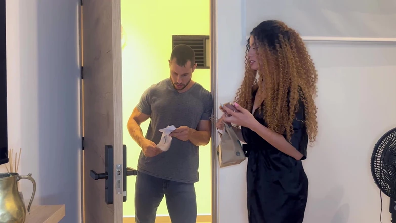 Duncan Saint: Handyman Comes to Fix Her Sink