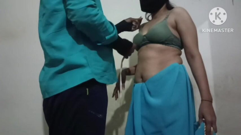 Meena aur James: Електрик займався сексом з Міною, ремонтуючи вентилятор.