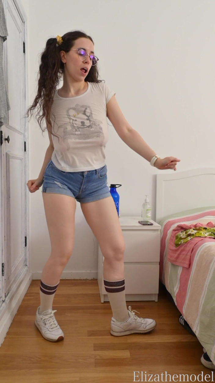 ElizaTheModel: ブラレスダンス