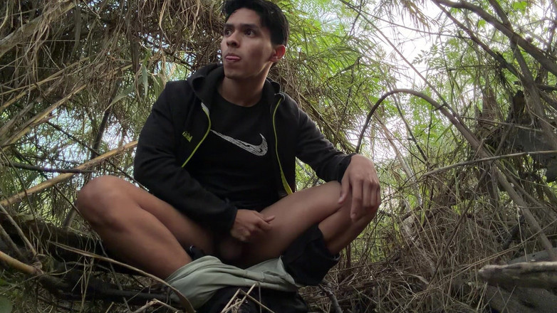 joanraay: Estaba Muy Caliente Y Fui a Masturbarme a Un Parque...