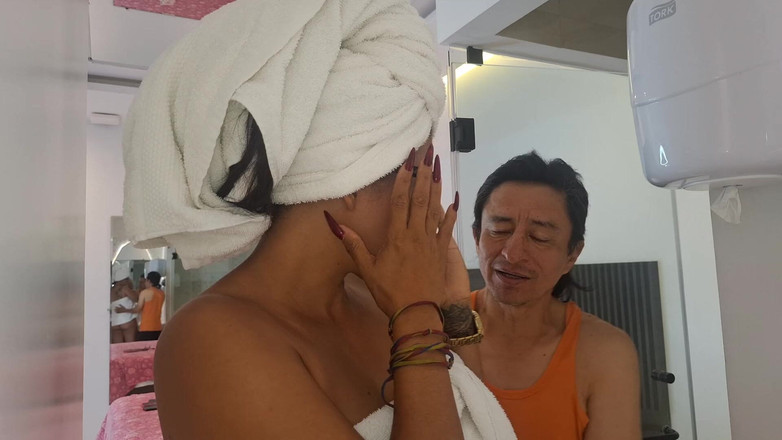 BigAssStepmom2: 大きなお尻と大きな胸を持つ美しい継娘が継父に犯され、彼は彼女の秘部を舐める