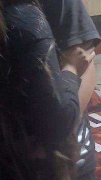 Seks lewat malam dengan seorang awek comel yang bengkung 19 tahun yang saya temui di kelab malam bahagian 1